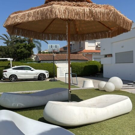 שמשיה דמוי קש בקוטר 3.5 מ’ – הצללה רחבה בסגנון מקסיקני | KIKIS